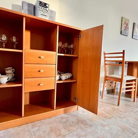 Velika Garden 1 Bedroom Apartment, 로제넷츠