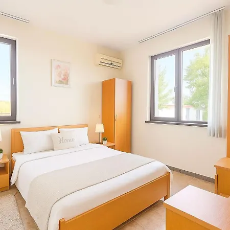 Velika Garden 1 Bedroom Apartment, *